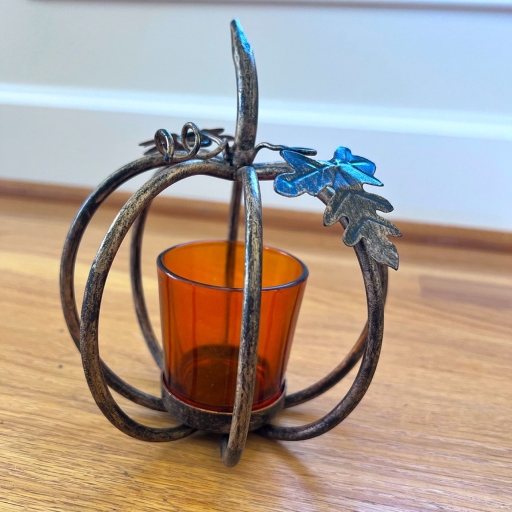 🍂 Rustic Metal Pumpkin Candle Holder – Fall & Halloween Decor 🍂 - Picture 5 of 5